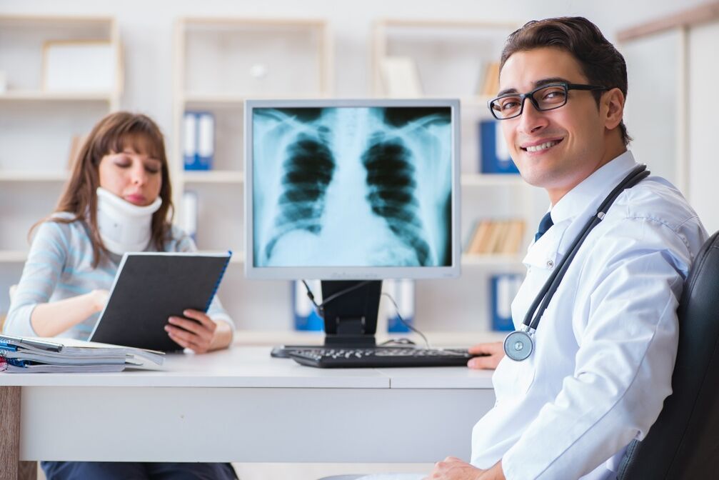 Paziente con osteocondosi cervicale presso il medico
